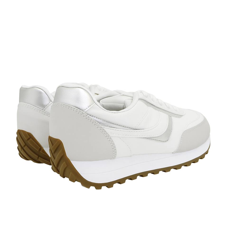 Fashion women trainer with silver details - White