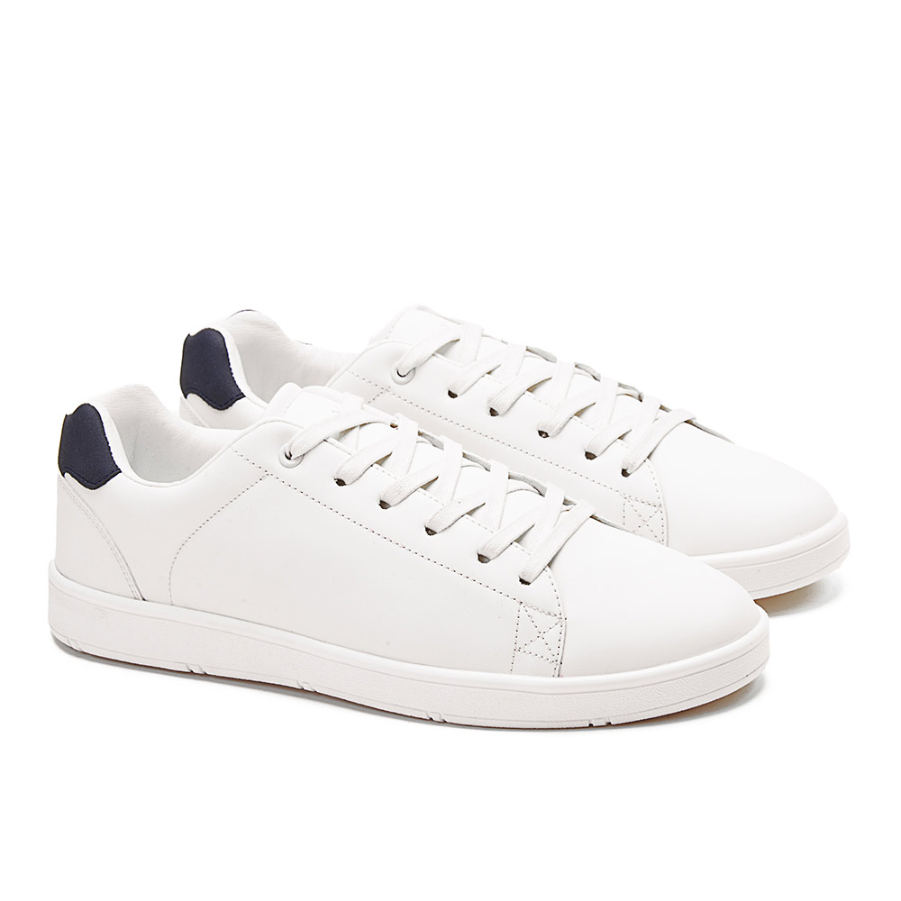 Men fashion sneakers with navy heel collar - White