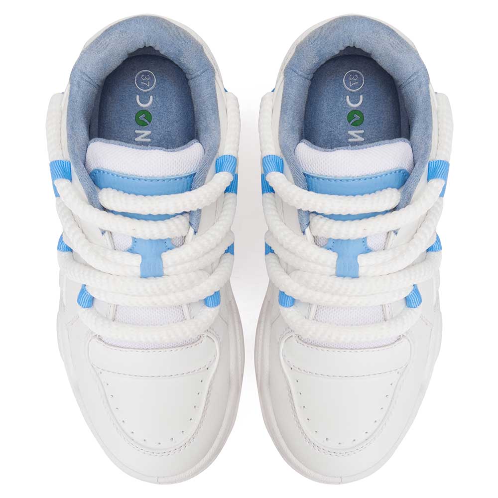 Trendy women sneakers with blue details - White