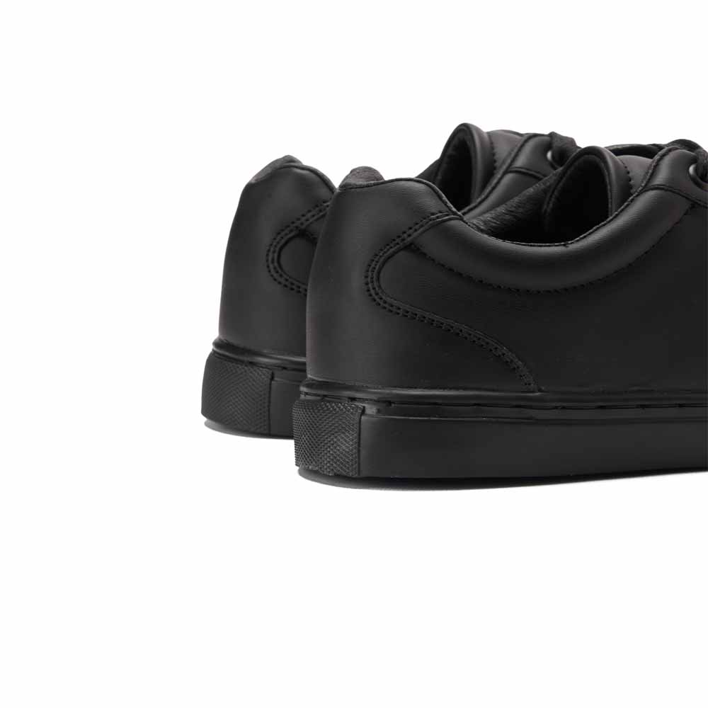 Men stylish sneakers - Black1